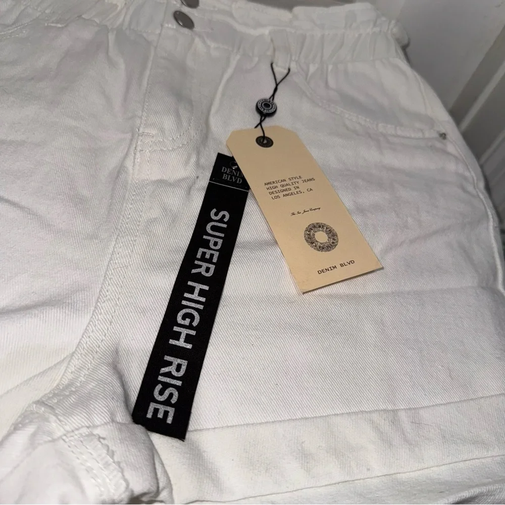 Super High Rise White Shorts Size Medium - Picture 3 of 8